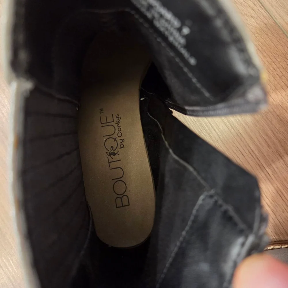 Boutique by Corkys Gray Ankle Boots Size 7